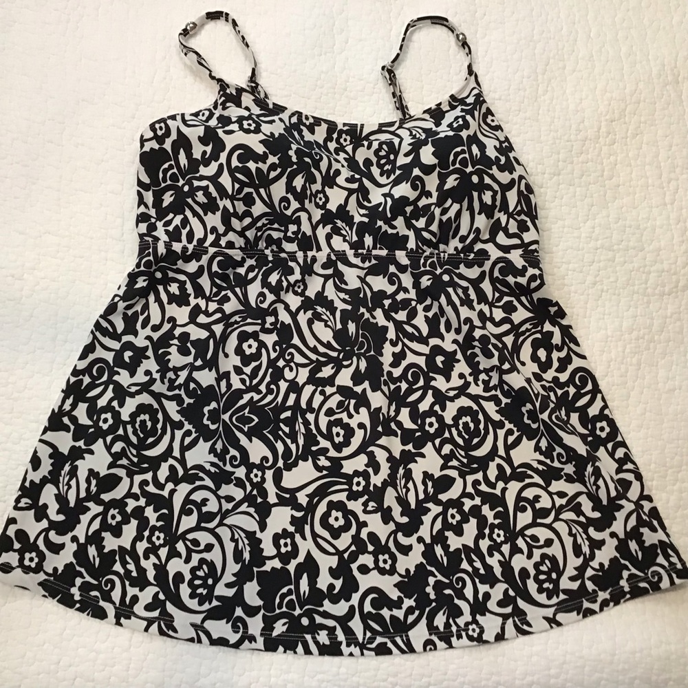 Motherhood Maternity Swim Top Black and white Floral Size medium padded cups